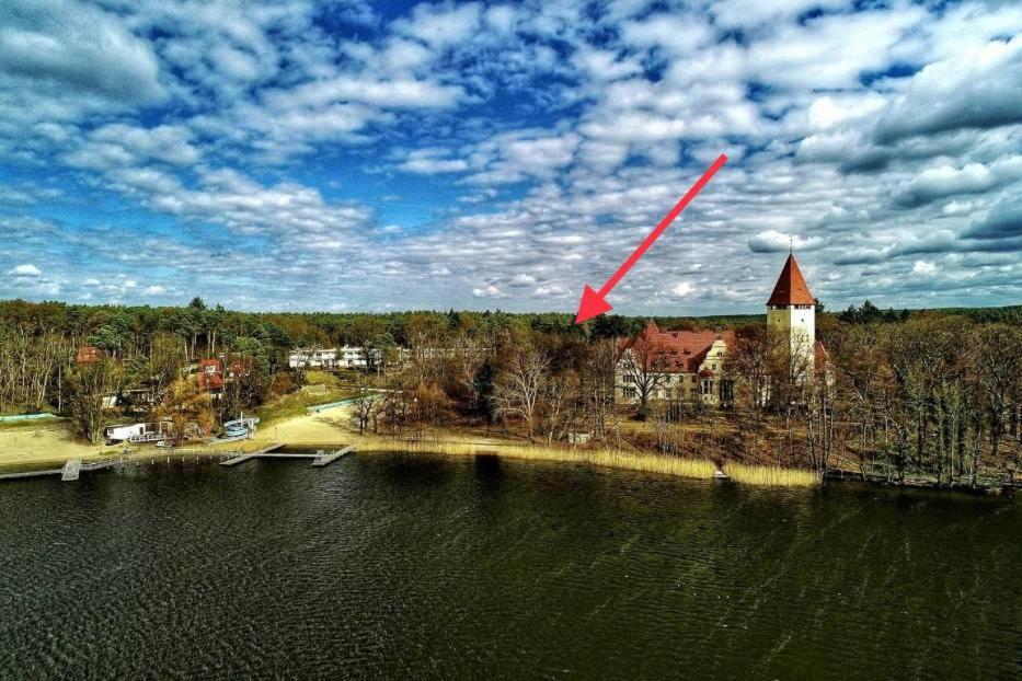 Zolty Nad Jeziorem
